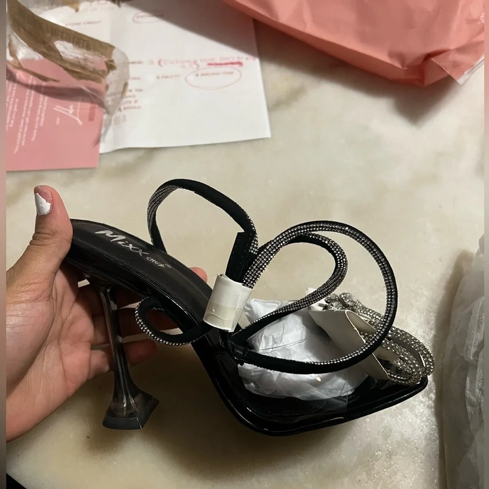 MISS LOLA Heels - Picture 3 of 7